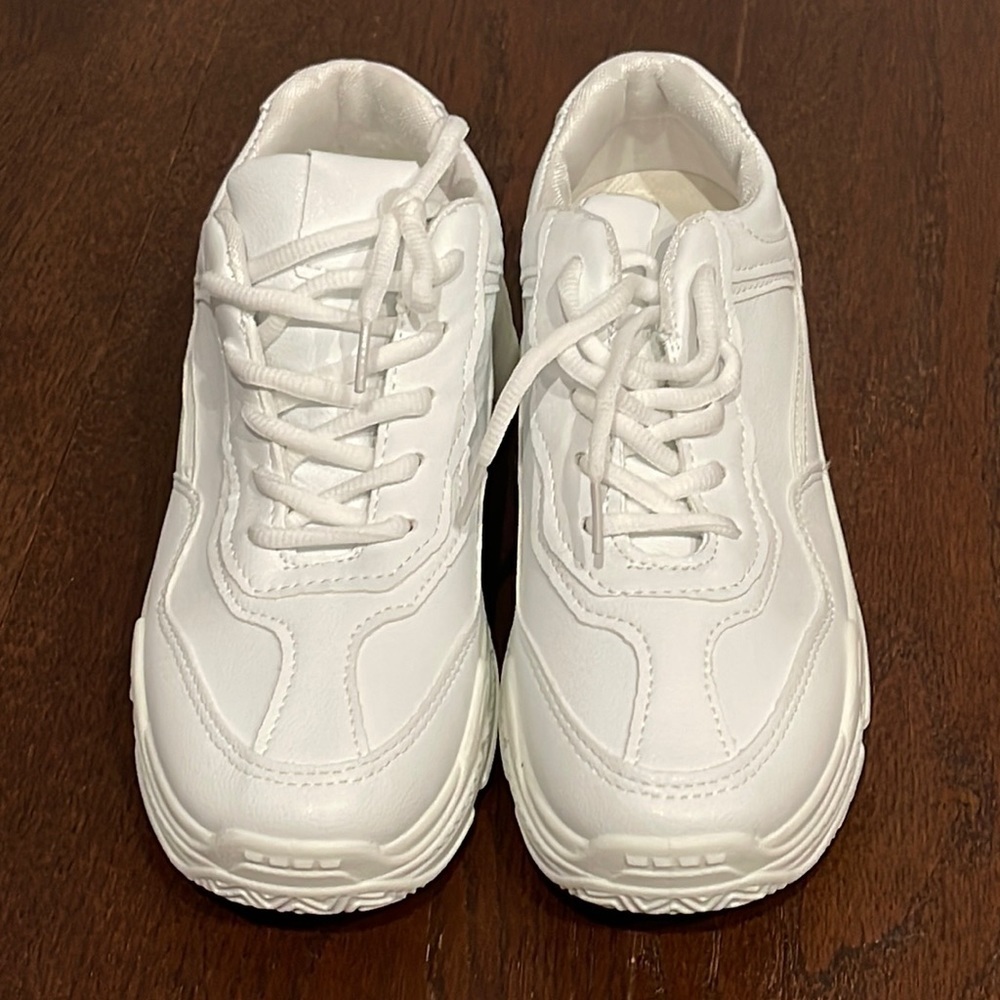 Women’s White Sneakers Size 40/10